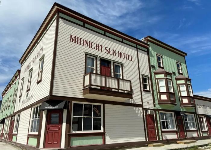 Midnight Sun, a Coast Hotel
