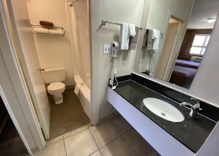 Dauphin Inn Express