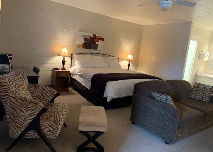 Dauphin Inn Express