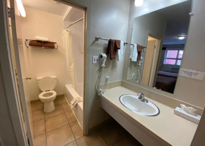 Dauphin Inn Express