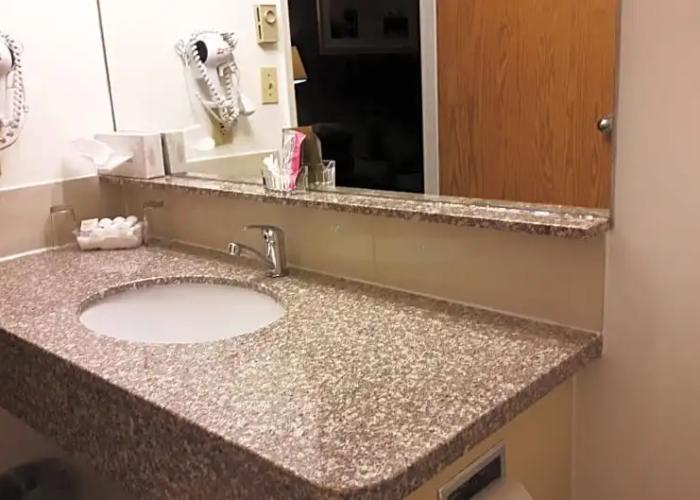 Canway Inn & Suites