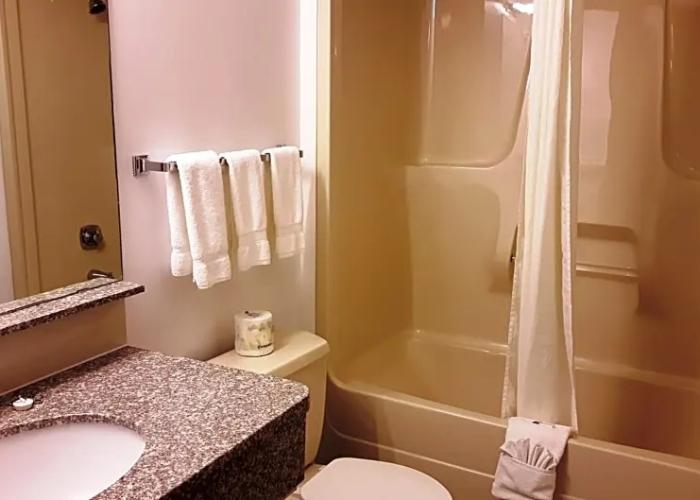 Canway Inn & Suites