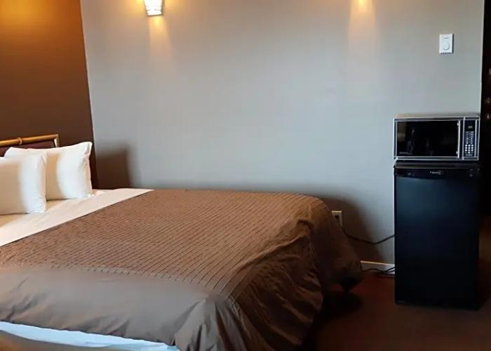 Canway Inn & Suites