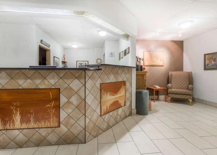 Super 8 by Wyndham Dauphin