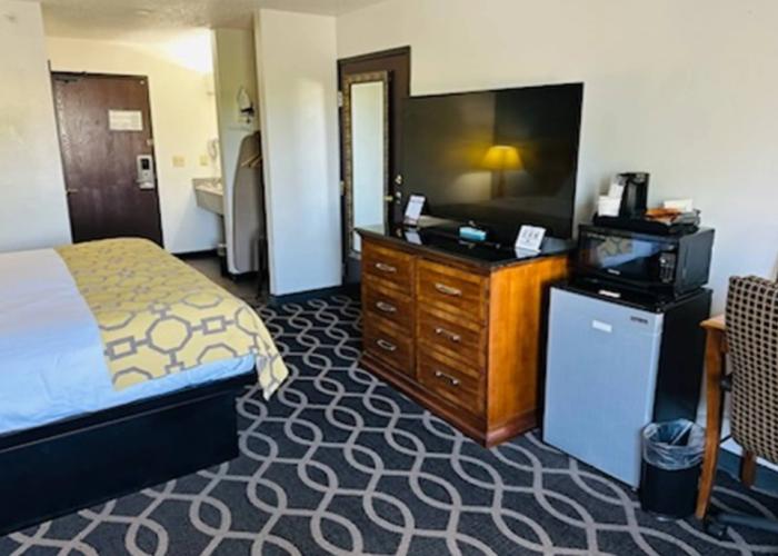 Travelodge by Wyndham Dawson Creek