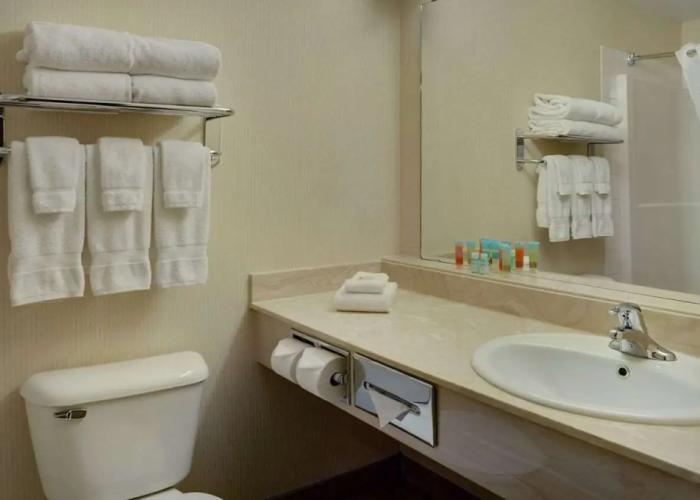Pomeroy Inn & Suites Hotel Dawson Creek