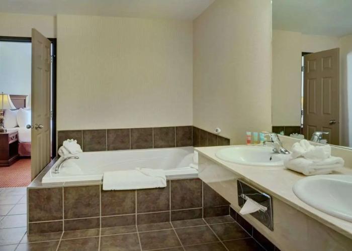 Pomeroy Inn & Suites Hotel Dawson Creek