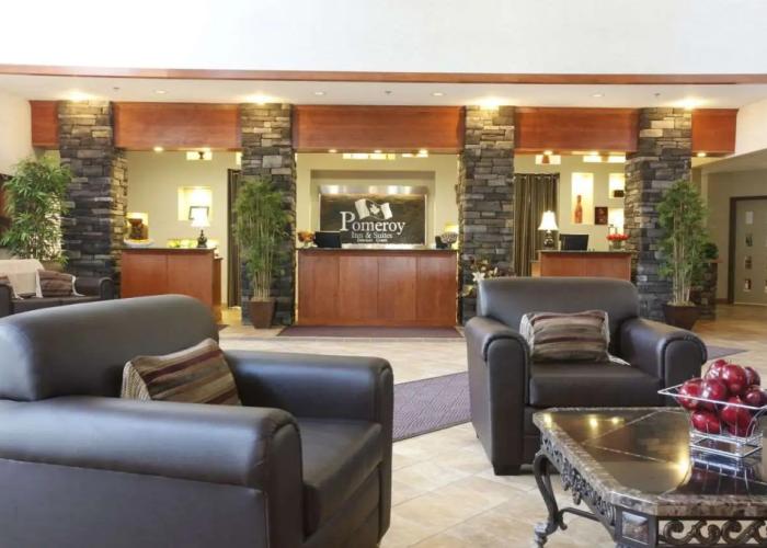 Pomeroy Inn & Suites Hotel Dawson Creek