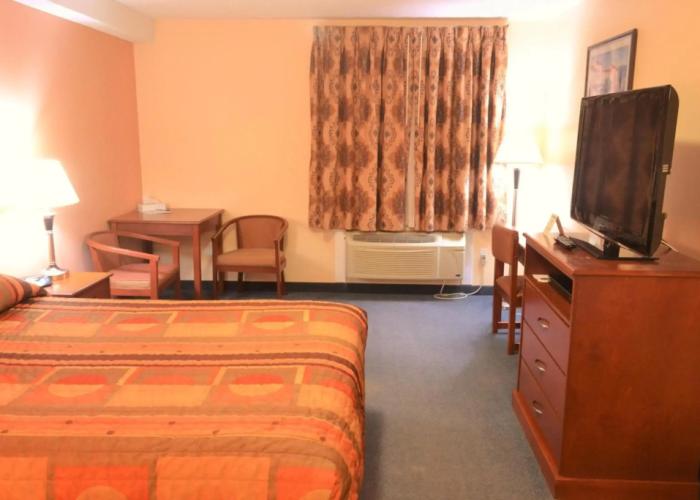 Aurora Park Inn & Suites
