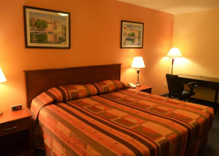 Aurora Park Inn & Suites