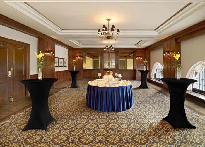 Fairmont Hotel Macdonald