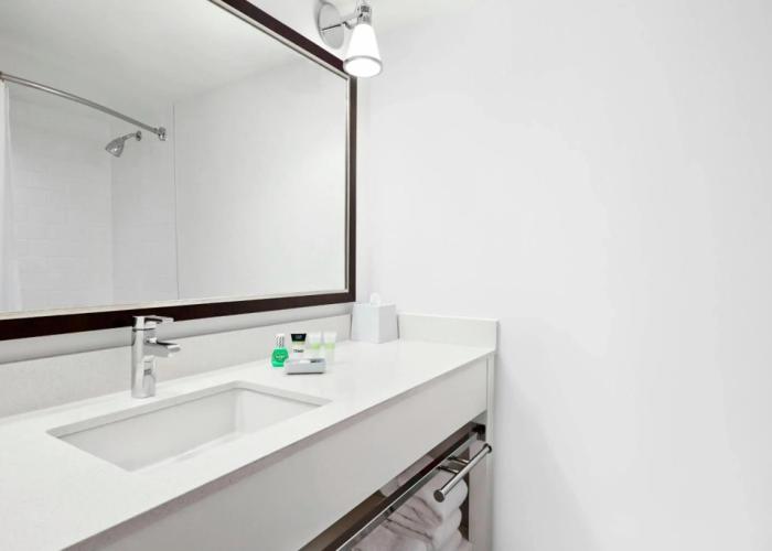 Four Points by Sheraton Edmonton South