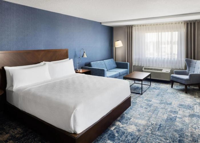 Four Points by Sheraton Edmonton South