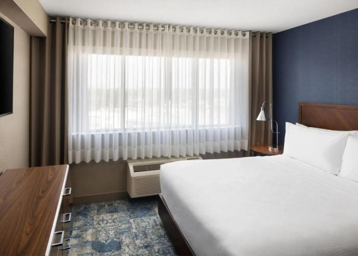 Four Points by Sheraton Edmonton South
