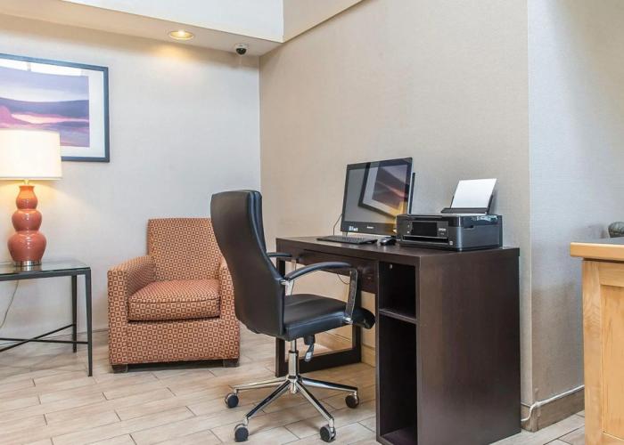 Comfort Inn Highway 401