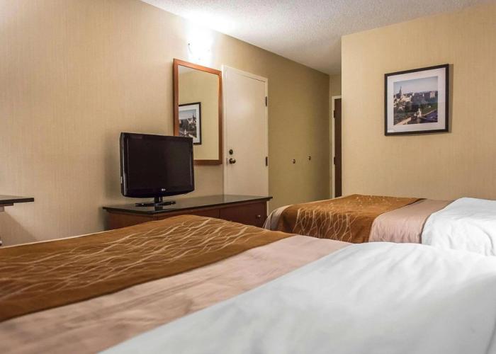 Comfort Inn Highway 401
