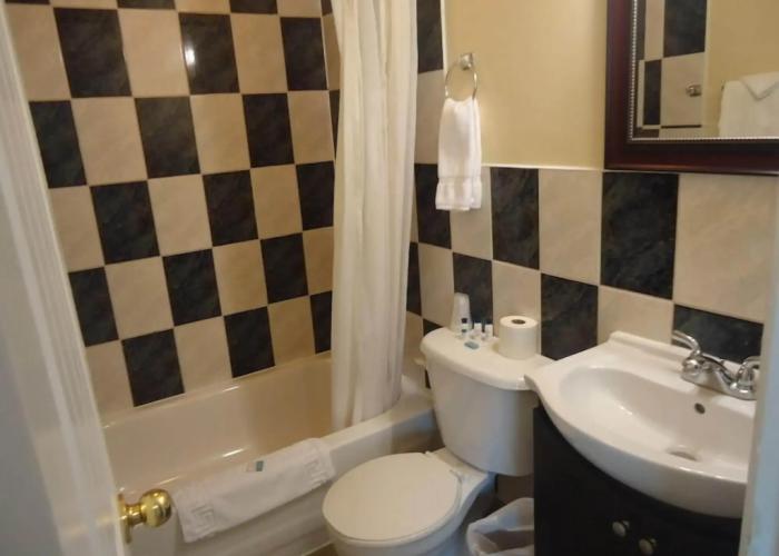 Bayside Inn & Waterfront Suites