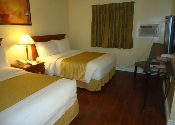 Bayside Inn & Waterfront Suites