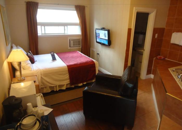 Bayside Inn & Waterfront Suites