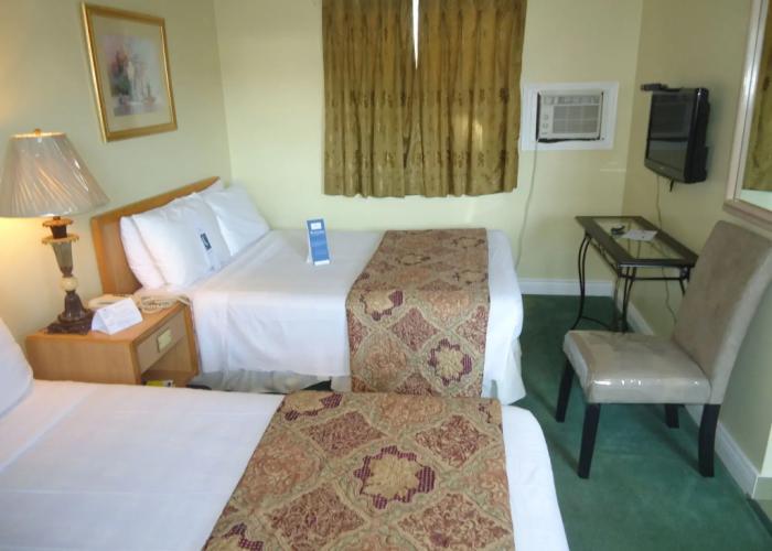Bayside Inn & Waterfront Suites