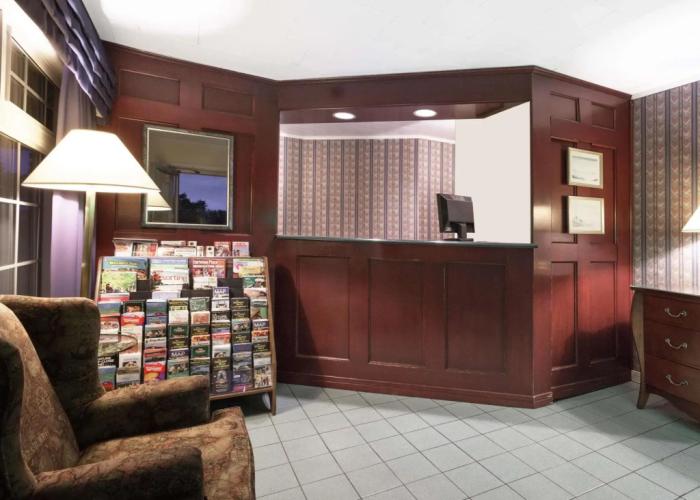 Knights Inn - Kingston ON