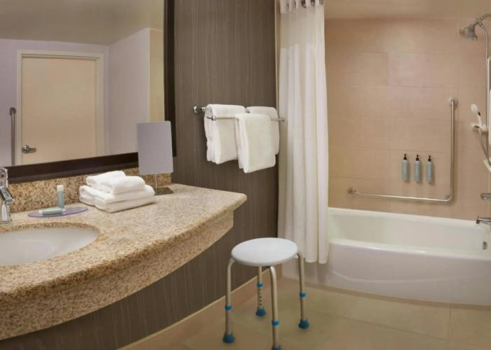 Courtyard by Marriott Kingston Highway 401/Division Street
