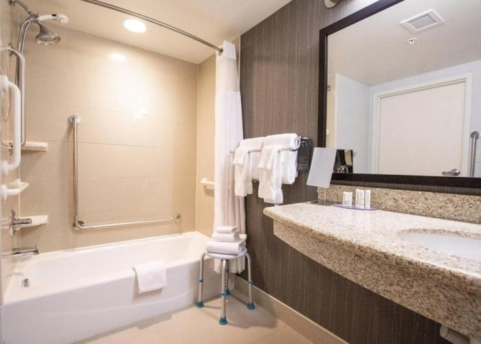 Courtyard by Marriott Kingston Highway 401/Division Street