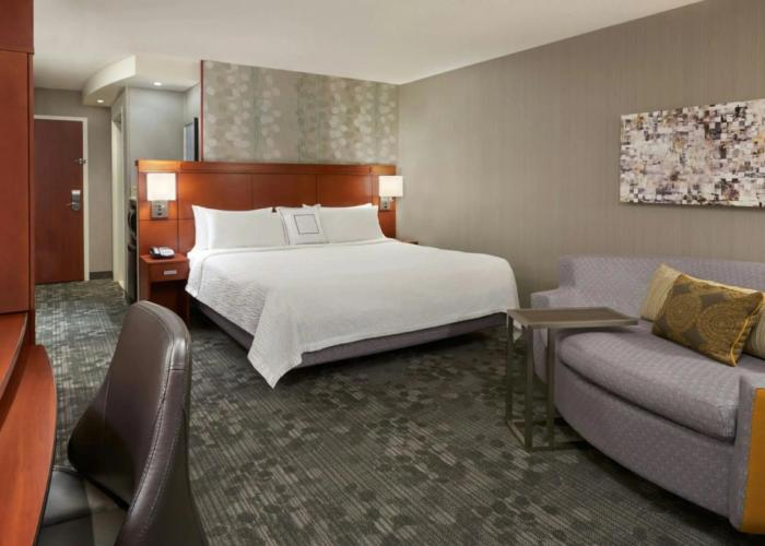 Courtyard by Marriott Kingston Highway 401/Division Street