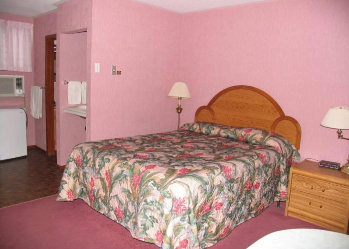 Seven Oakes Motel