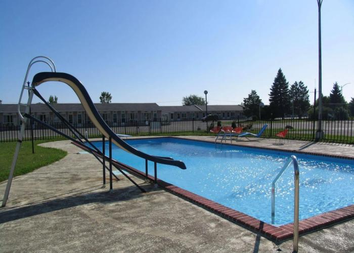 Seven Oakes Motel