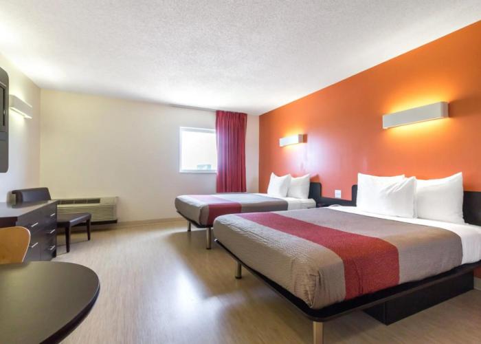 Motel 6 Kingston, ON