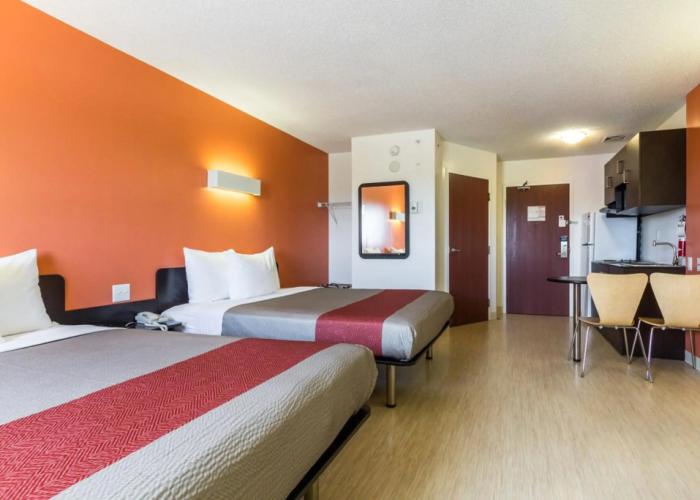 Motel 6 Kingston, ON