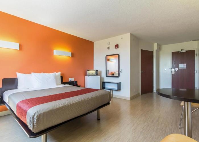 Motel 6 Kingston, ON
