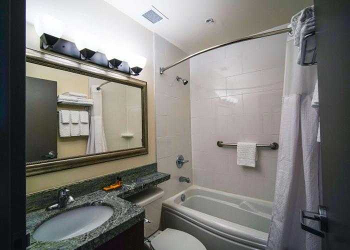 Best Western Plus Chocolate Lake Hotel