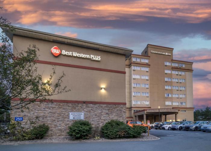 Best Western Plus Chocolate Lake Hotel