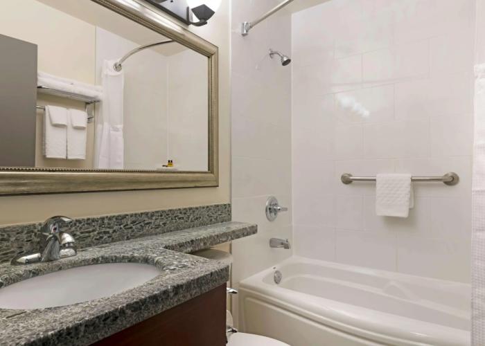 Best Western Plus Chocolate Lake Hotel