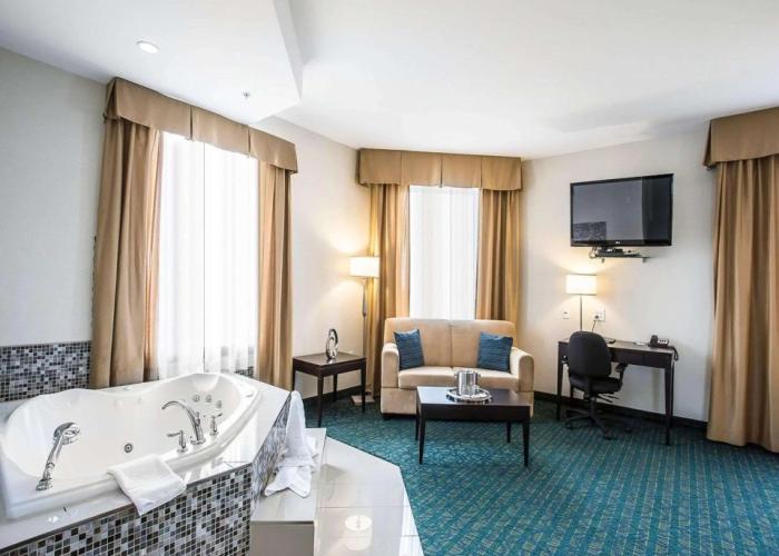 Comfort Hotel Bayer's Lake