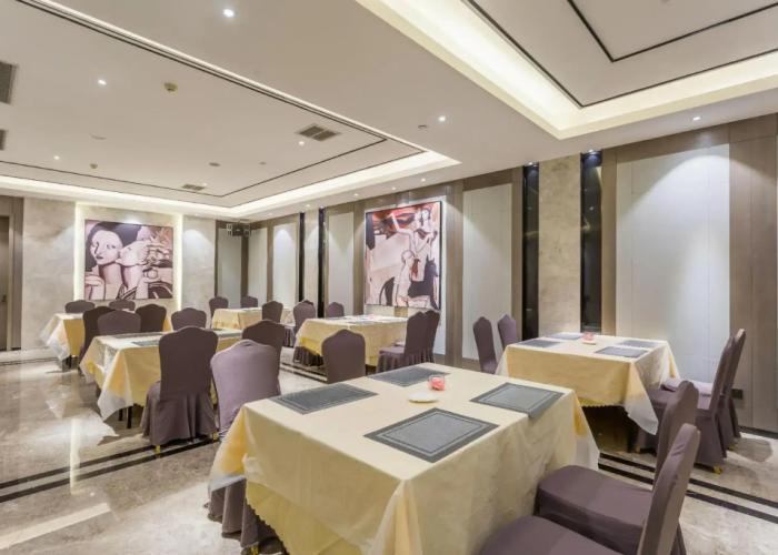 Longxin Hotel Yili