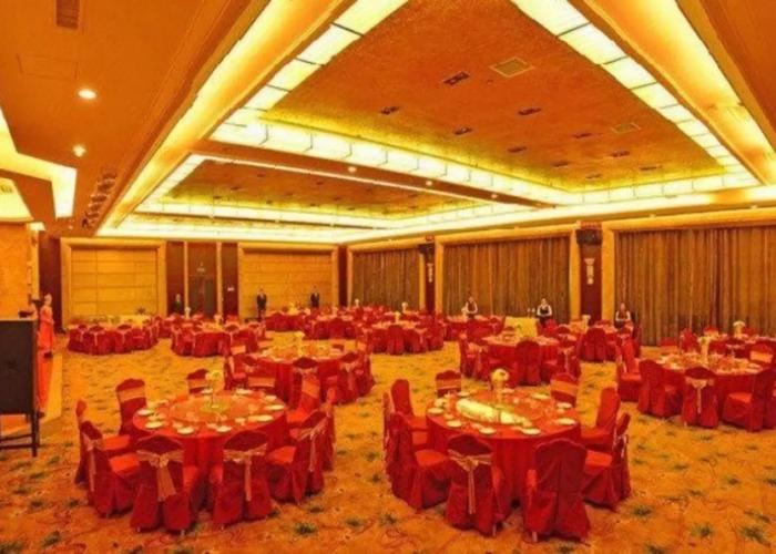Longxin Hotel Yili