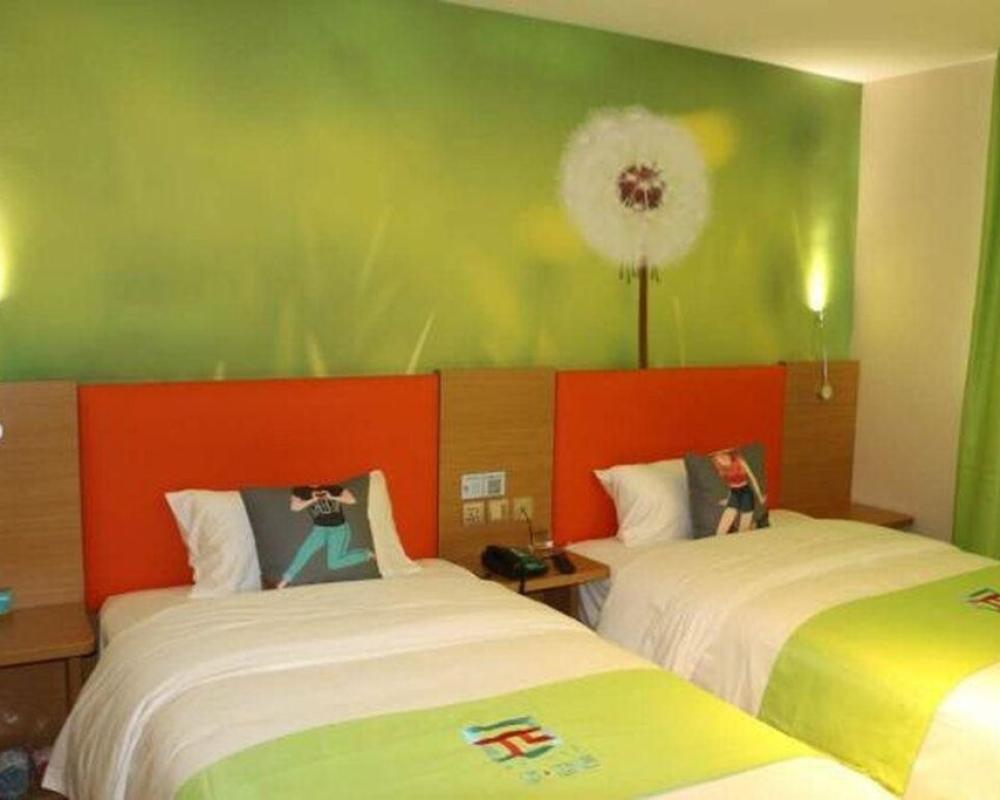 Pai Hotel Yining Huarui Hanren Street Dabazha