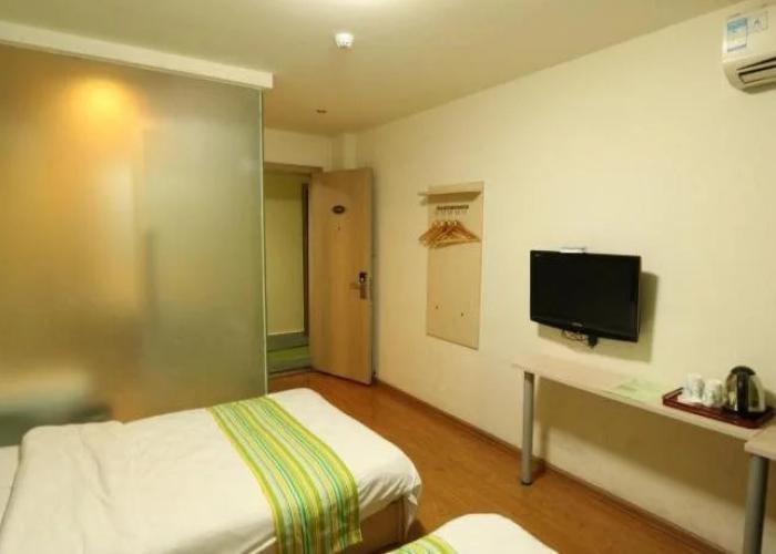 Pai Hotel Yining Huarui Hanren Street Dabazha