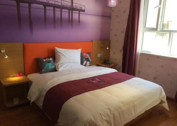 Pai Hotel Yining Huarui Hanren Street Dabazha