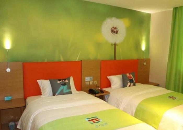 Pai Hotel Yining Huarui Hanren Street Dabazha