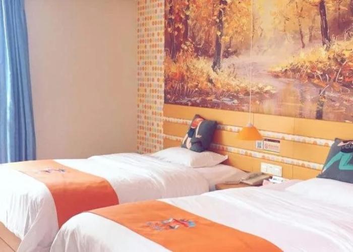 Pai Hotel Yining Huarui Hanren Street Dabazha