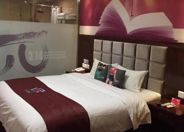 Pai Hotel Yining Huarui Hanren Street Dabazha