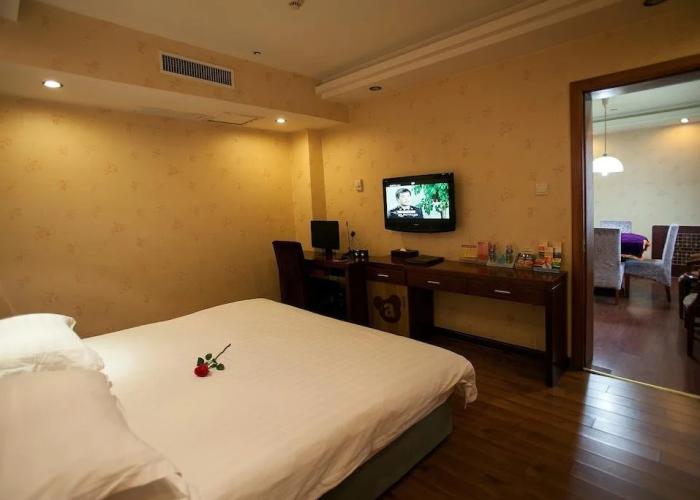 Yiwu Luck Bear Hotel