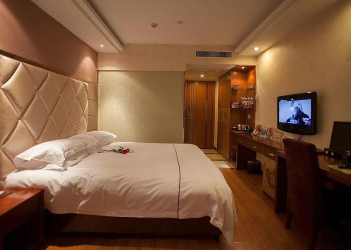 Yiwu Luck Bear Hotel