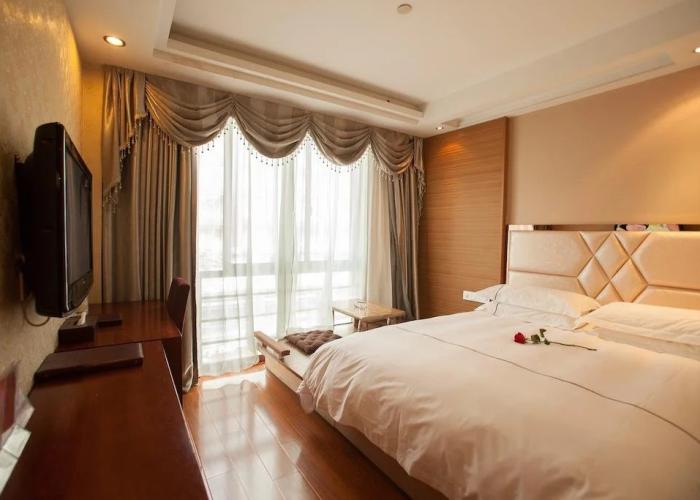 Yiwu Luck Bear Hotel