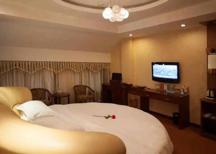 Yiwu Luck Bear Hotel