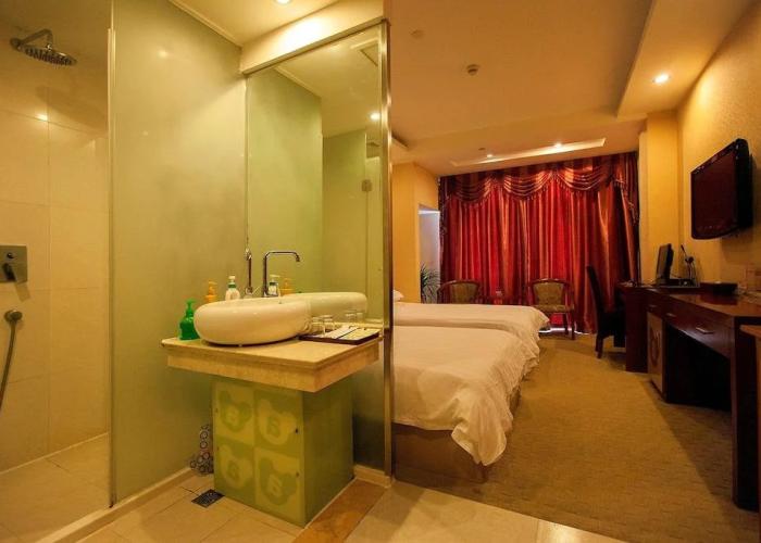 Yiwu Luck Bear Hotel